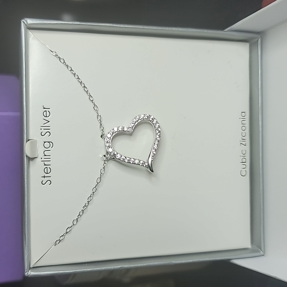 New Beautiful Sterling Silver & Diamond Heart Necklace